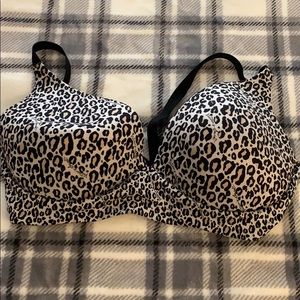 Victoria Secrets Sports Bra (36DD) w/ padding